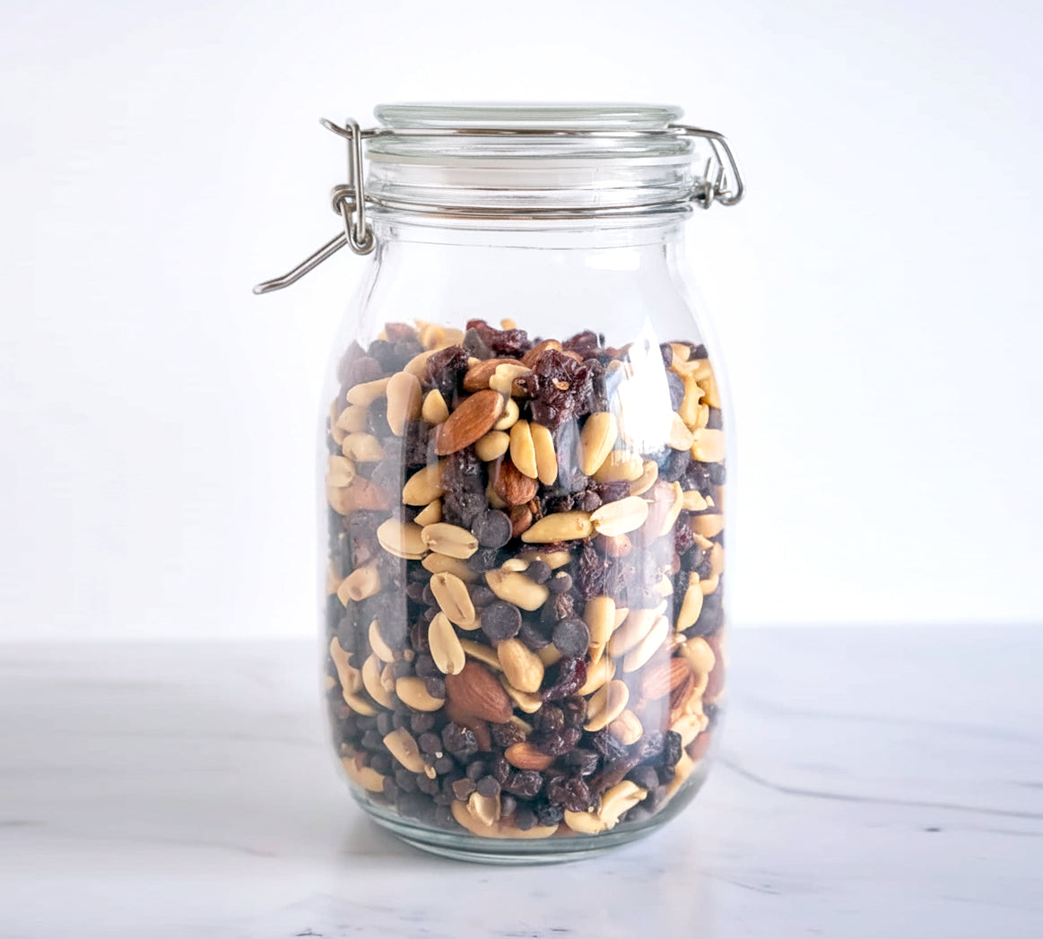 Homemade trail mix vegano