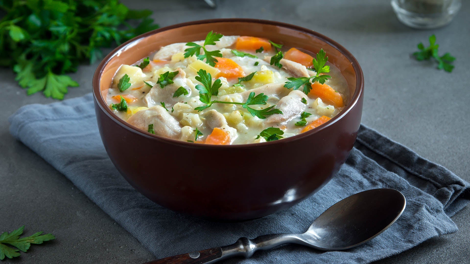 CALDO DE POLLO